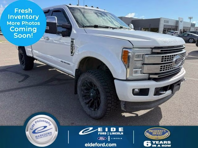 2017 White Platinum Metallic Tri-Coat Ford Super Duty F-350 SRW Platinum 4X4 Truck