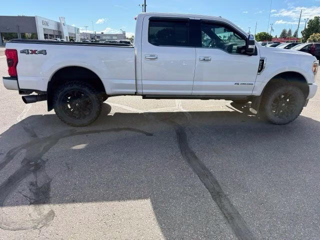 2017 White Platinum Metallic Tri-Coat Ford Super Duty F-350 SRW Platinum 4X4 Truck