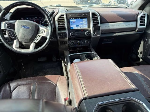 2017 White Platinum Metallic Tri-Coat Ford Super Duty F-350 SRW Platinum 4X4 Truck