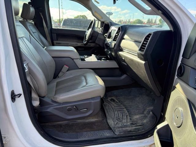 2018 White Platinum Metallic Tri-Coat Ford Expedition Limited 4X4 SUV