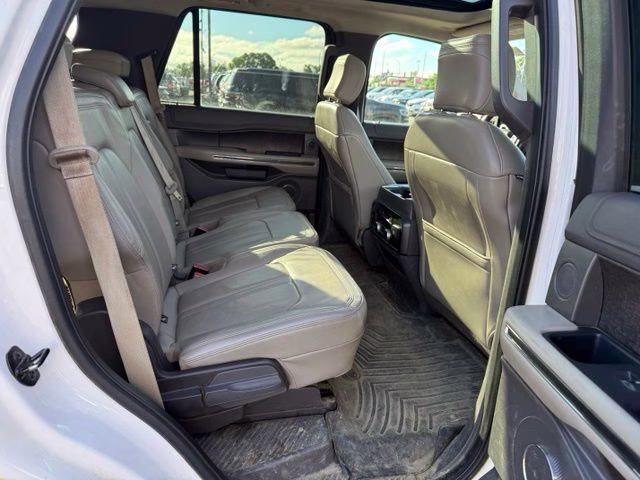 2018 White Platinum Metallic Tri-Coat Ford Expedition Limited 4X4 SUV