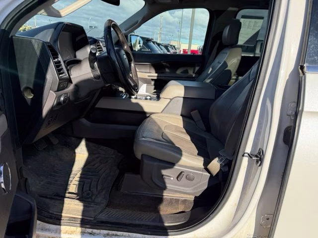 2018 White Platinum Metallic Tri-Coat Ford Expedition Limited 4X4 SUV