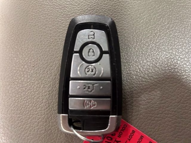 2018 White Platinum Metallic Tri-Coat Ford Expedition Limited 4X4 SUV