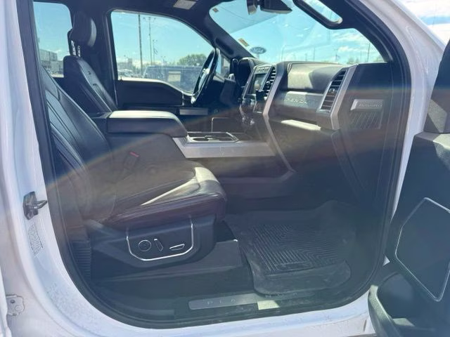 2017 White Platinum Metallic Tri-Coat Ford Super Duty F-350 SRW Platinum 4X4 Truck