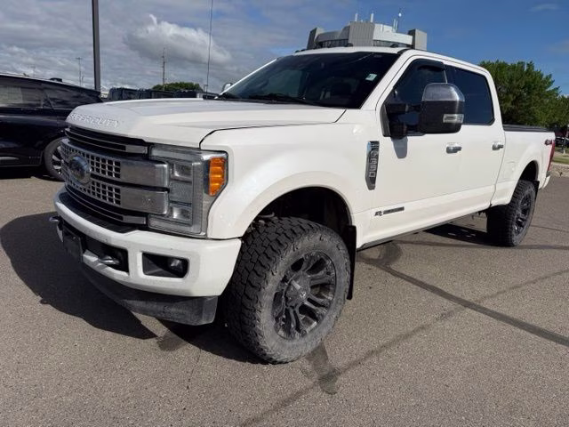 2017 White Platinum Metallic Tri-Coat Ford Super Duty F-350 SRW Platinum 4X4 Truck