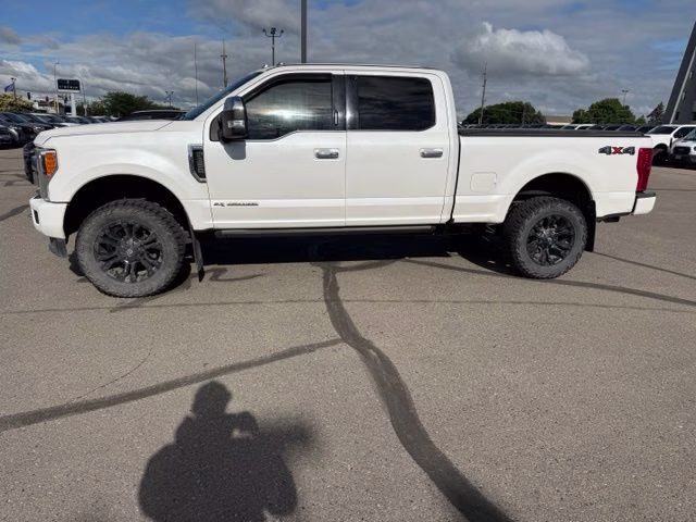 2017 White Platinum Metallic Tri-Coat Ford Super Duty F-350 SRW Platinum 4X4 Truck