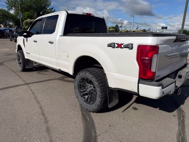 2017 White Platinum Metallic Tri-Coat Ford Super Duty F-350 SRW Platinum 4X4 Truck