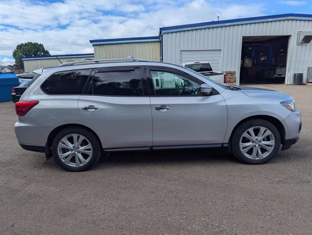 2018 Brilliant Silver Metallic Nissan Pathfinder SL 4X4 SUV