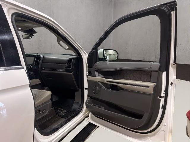 2018 White Platinum Metallic Tri-Coat Ford Expedition Limited 4X4 SUV