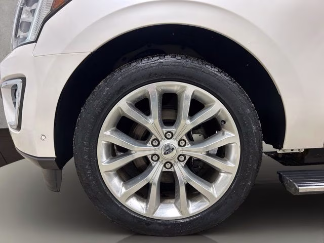 2018 White Platinum Metallic Tri-Coat Ford Expedition Limited 4X4 SUV