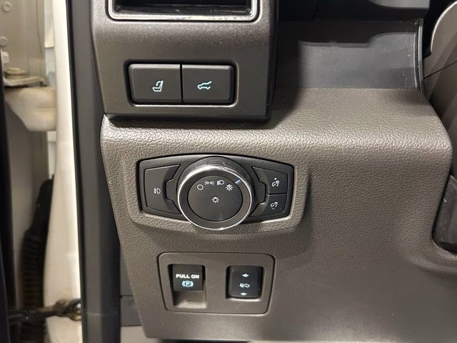 2018 White Platinum Metallic Tri-Coat Ford Expedition Limited 4X4 SUV