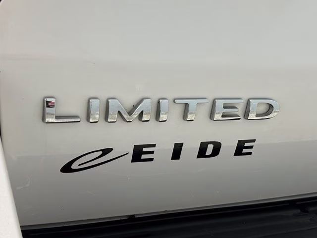 2018 White Platinum Metallic Tri-Coat Ford Expedition Limited 4X4 SUV