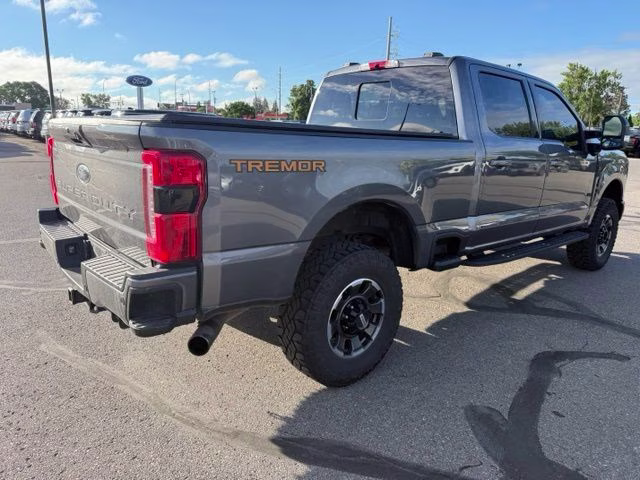 2024 Carbonized Gray Metallic Ford Super Duty F-250 SRW Lariat 4X4 Truck