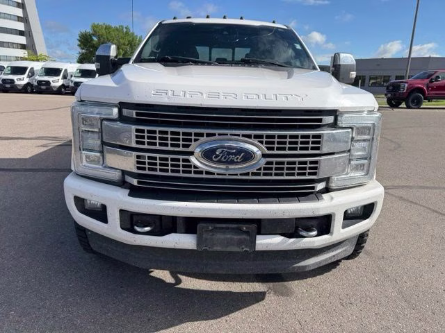 2017 White Platinum Metallic Tri-Coat Ford Super Duty F-350 SRW Platinum 4X4 Truck