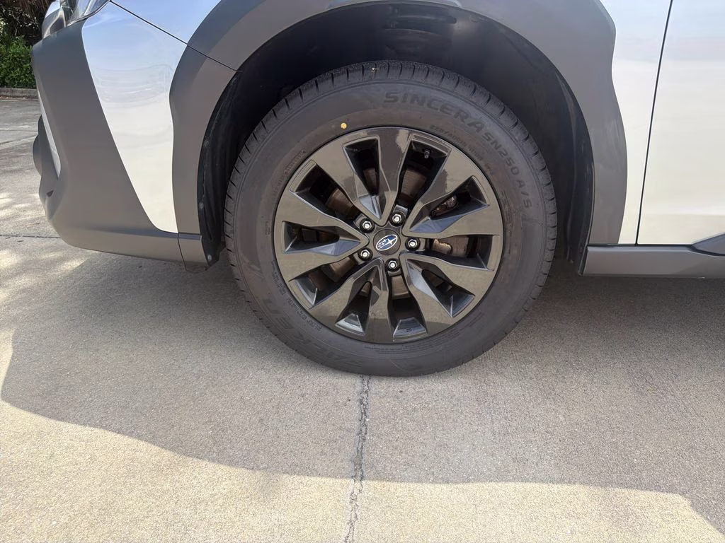 2024 Ice Silver Metallic Subaru Outback Onyx Edition AWD SUV