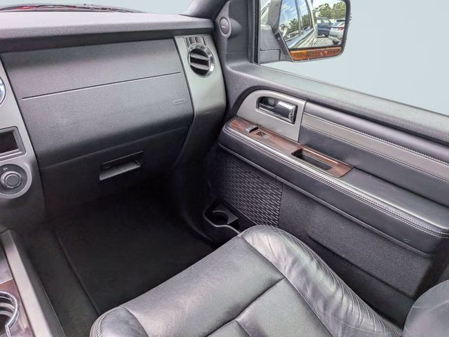 2017 White Gold Ford Expedition Platinum RWD SUV
