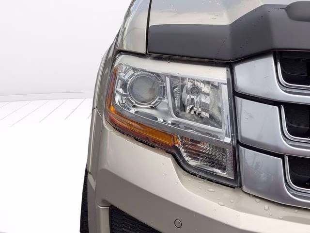 2017 White Gold Ford Expedition Platinum RWD SUV