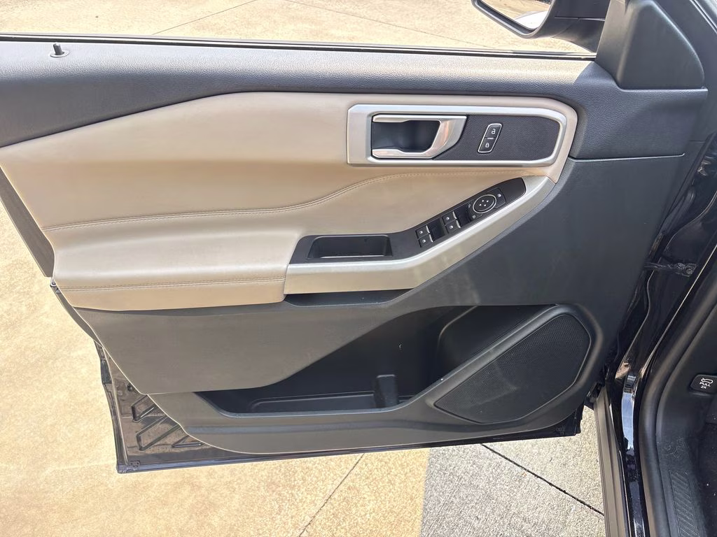 2024 Black Metallic Ford Explorer XLT RWD SUV