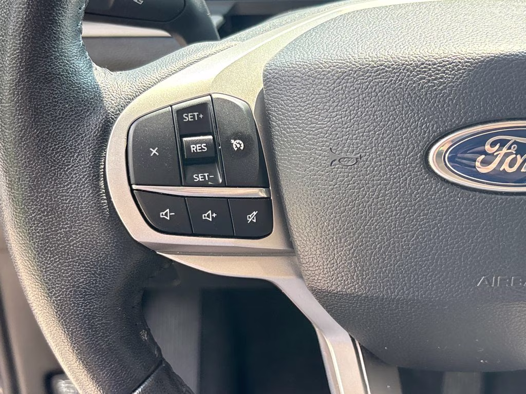 2024 Black Metallic Ford Explorer XLT RWD SUV
