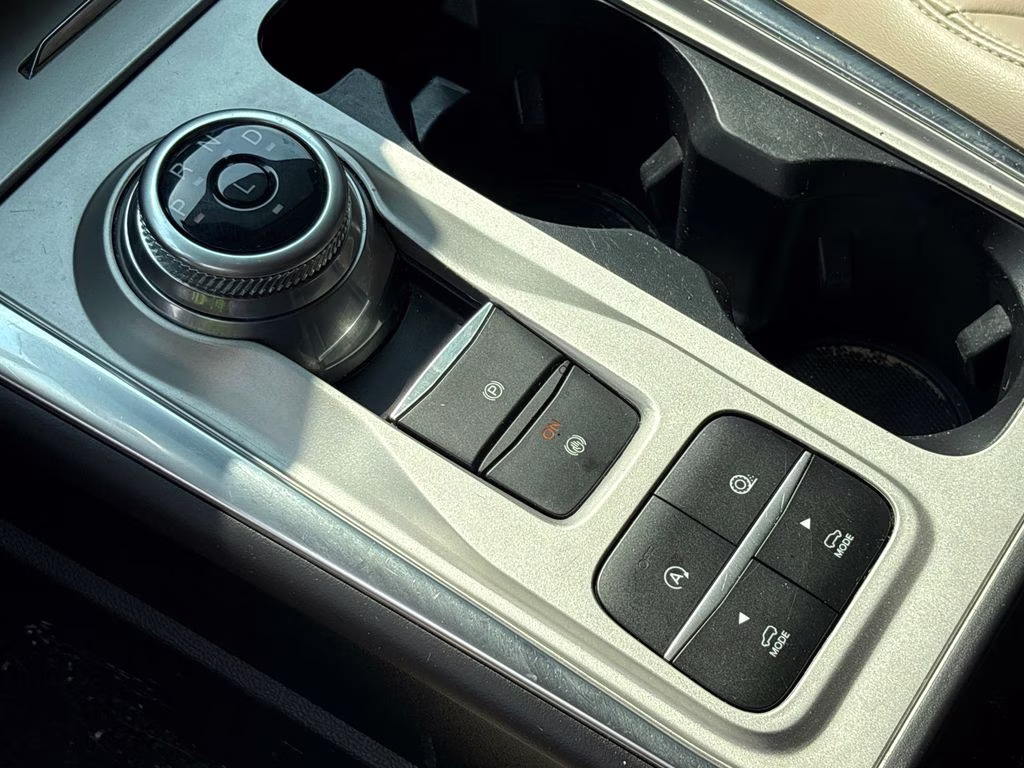 2024 Black Metallic Ford Explorer XLT RWD SUV