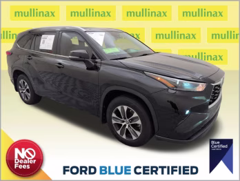 2022 Midnight Black Metallic Toyota Highlander XLE AWD SUV