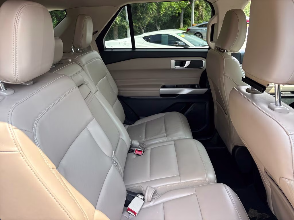 2024 Black Metallic Ford Explorer XLT RWD SUV