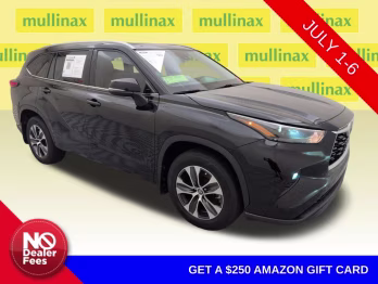 2022 Midnight Black Metallic Toyota Highlander XLE AWD SUV