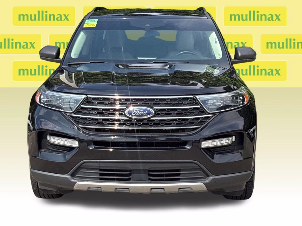 2024 Black Metallic Ford Explorer XLT RWD SUV