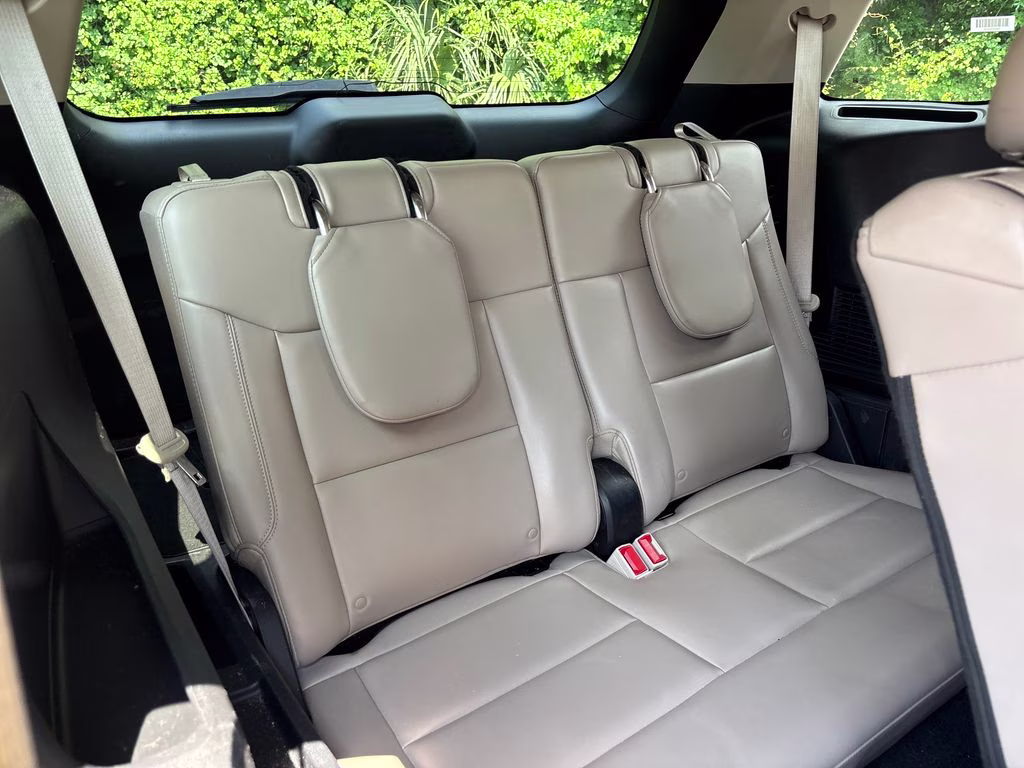 2024 Black Metallic Ford Explorer XLT RWD SUV
