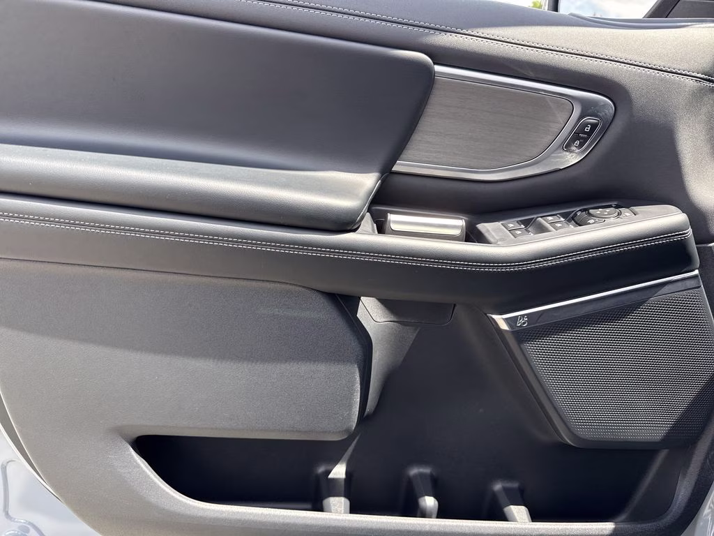 2025 Glacier Gray Metallic TriCoat Ford Expedition Platinum 4X4 SUV