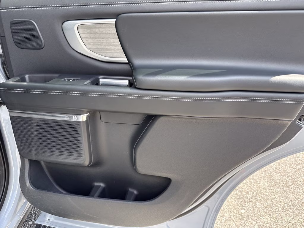2025 Glacier Gray Metallic TriCoat Ford Expedition Platinum 4X4 SUV