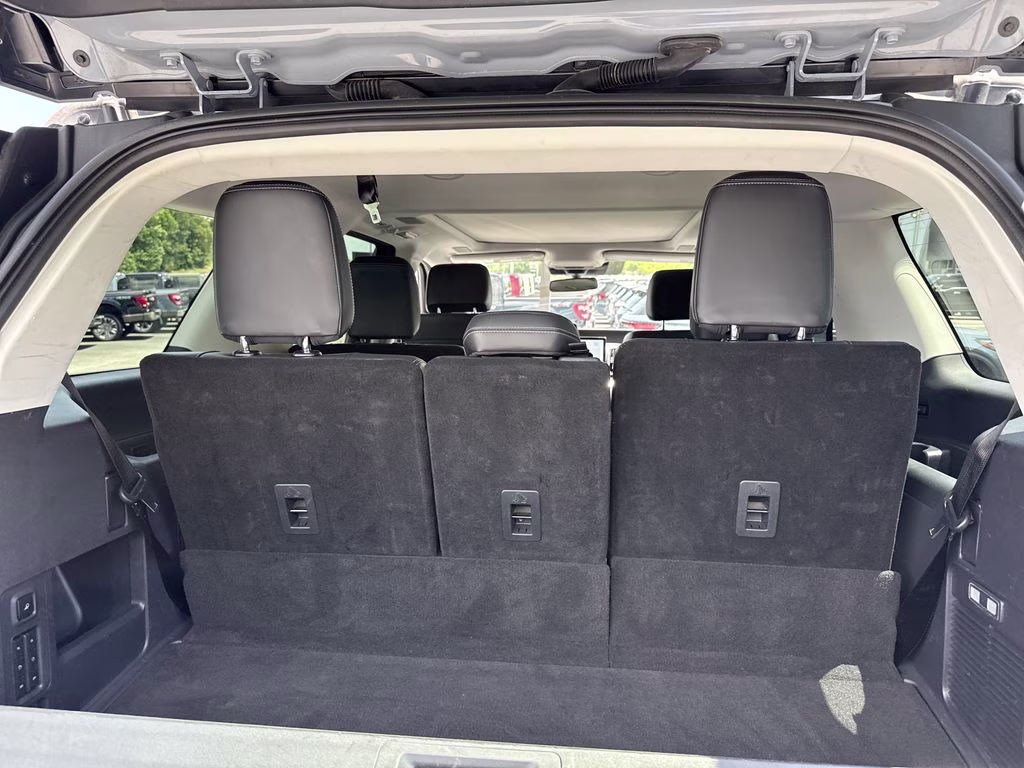 2025 Glacier Gray Metallic TriCoat Ford Expedition Platinum 4X4 SUV