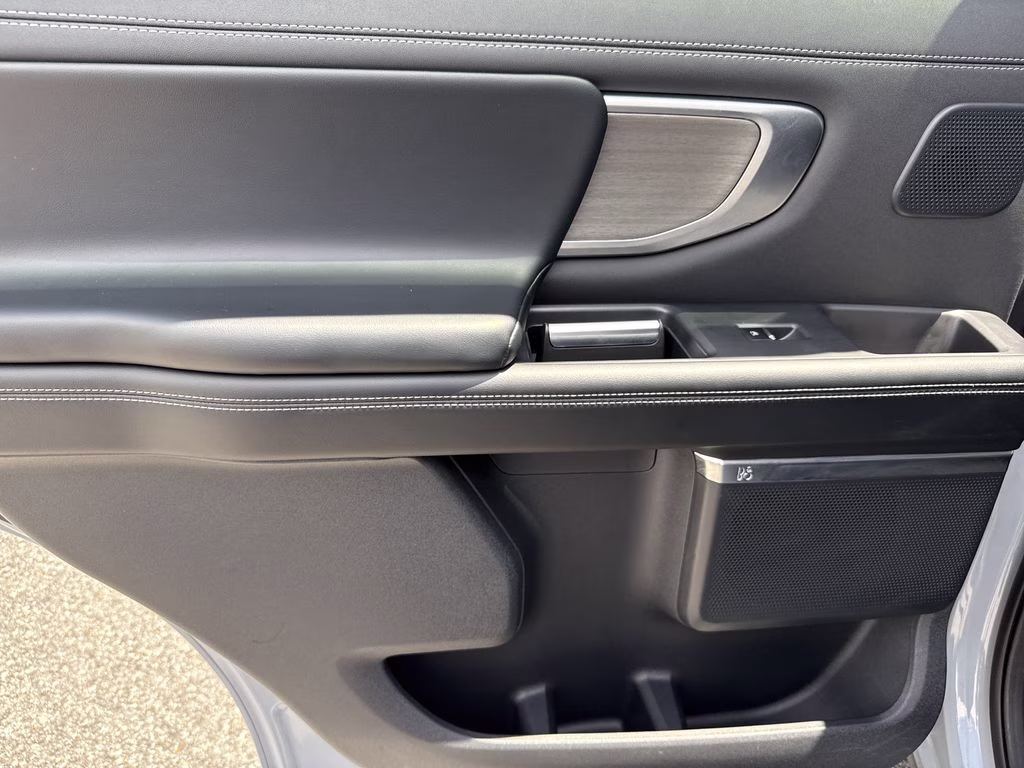 2025 Glacier Gray Metallic TriCoat Ford Expedition Platinum 4X4 SUV