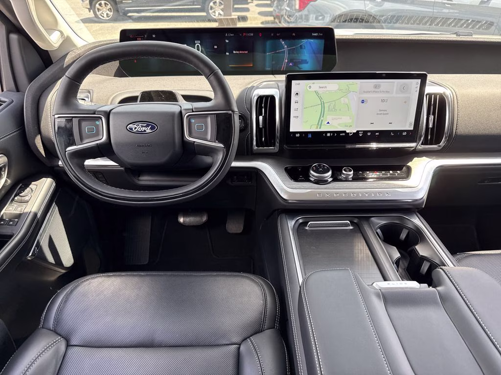 2025 Glacier Gray Metallic TriCoat Ford Expedition Platinum 4X4 SUV