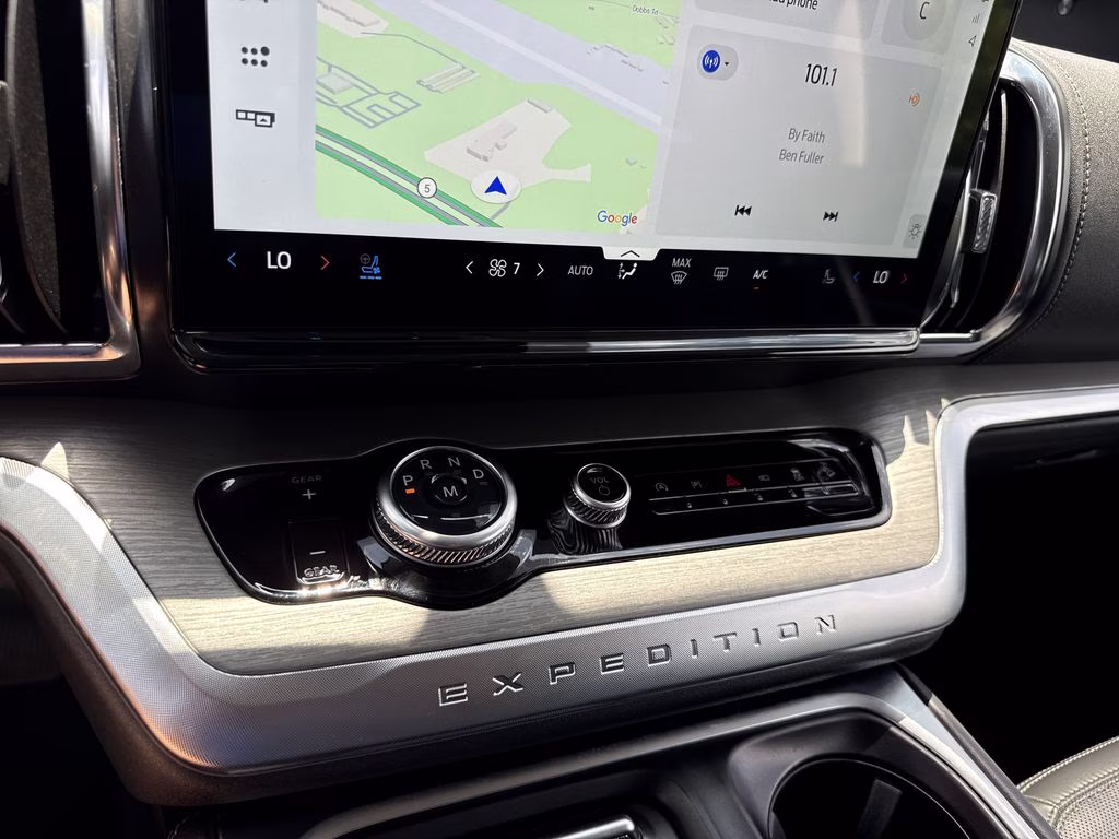 2025 Glacier Gray Metallic TriCoat Ford Expedition Platinum 4X4 SUV