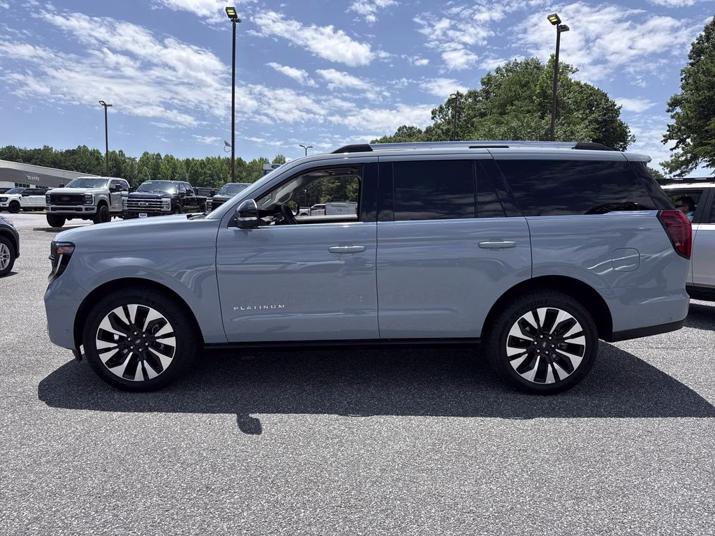 2025 Glacier Gray Metallic TriCoat Ford Expedition Platinum 4X4 SUV