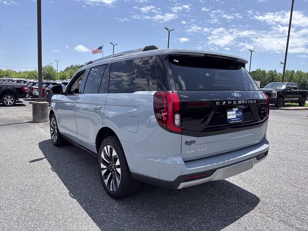 2025 Glacier Gray Metallic TriCoat Ford Expedition Platinum 4X4 SUV