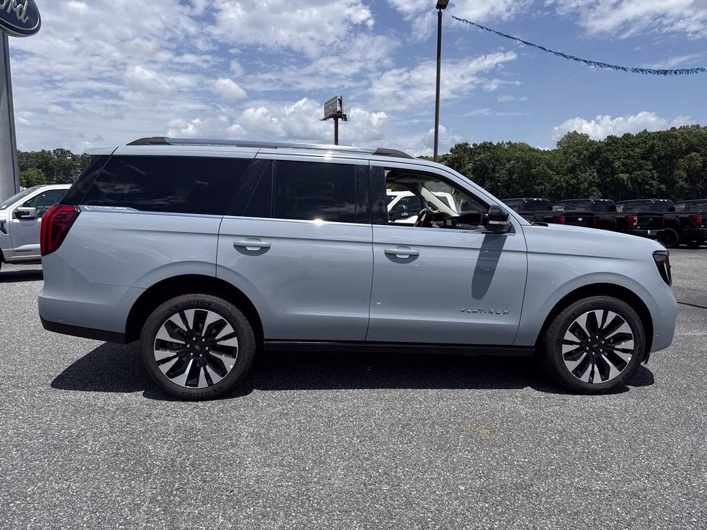2025 Glacier Gray Metallic TriCoat Ford Expedition Platinum 4X4 SUV
