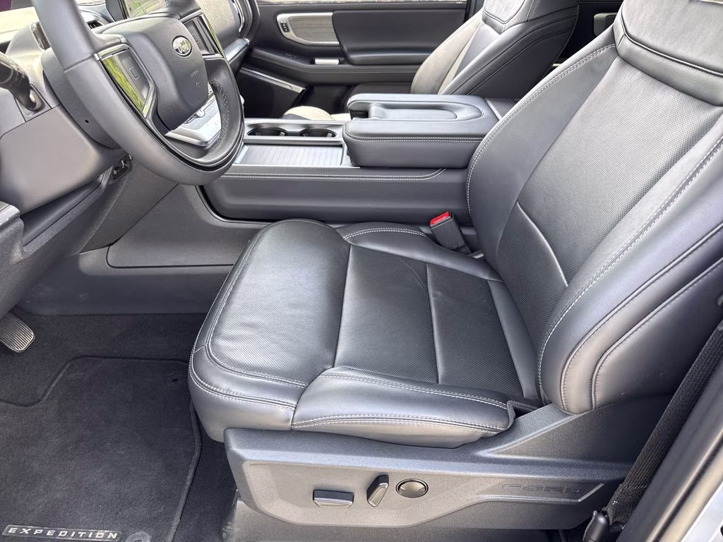 2025 Glacier Gray Metallic TriCoat Ford Expedition Platinum 4X4 SUV
