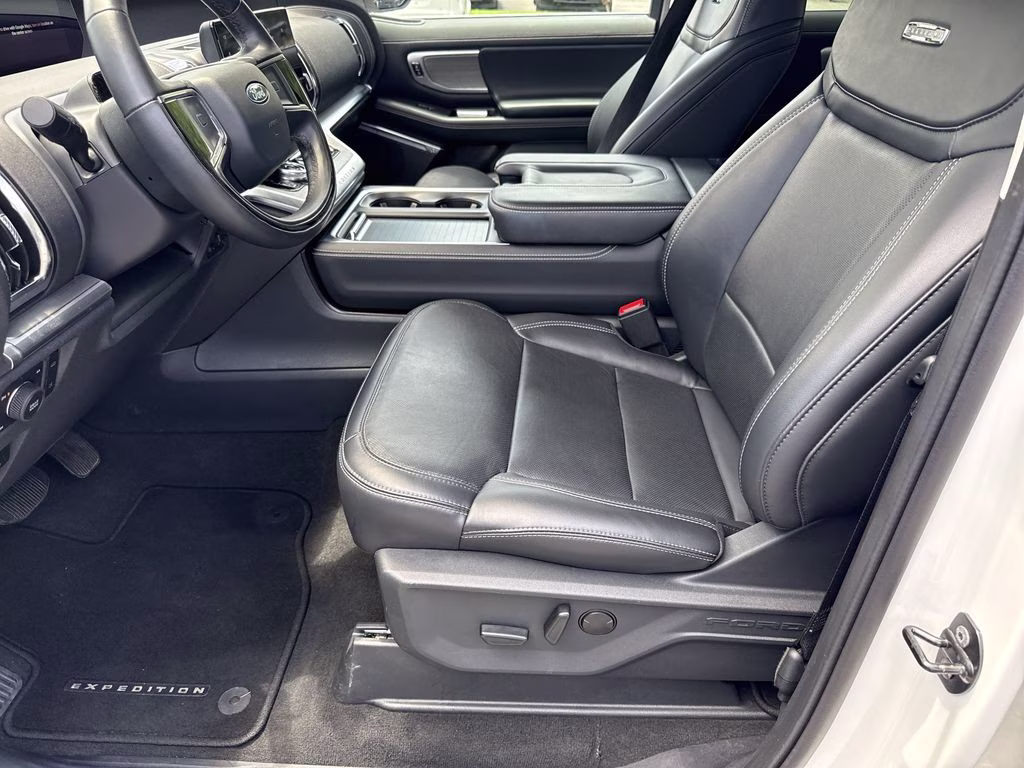 2025 Star White Metallic Tri-Coat Ford Expedition Platinum 4X4 SUV
