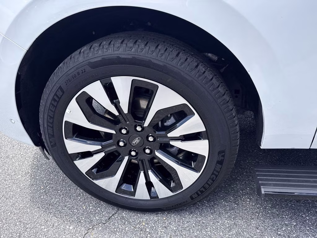 2025 Star White Metallic Tri-Coat Ford Expedition Platinum 4X4 SUV