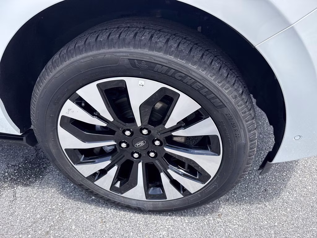 2025 Star White Metallic Tri-Coat Ford Expedition Platinum 4X4 SUV