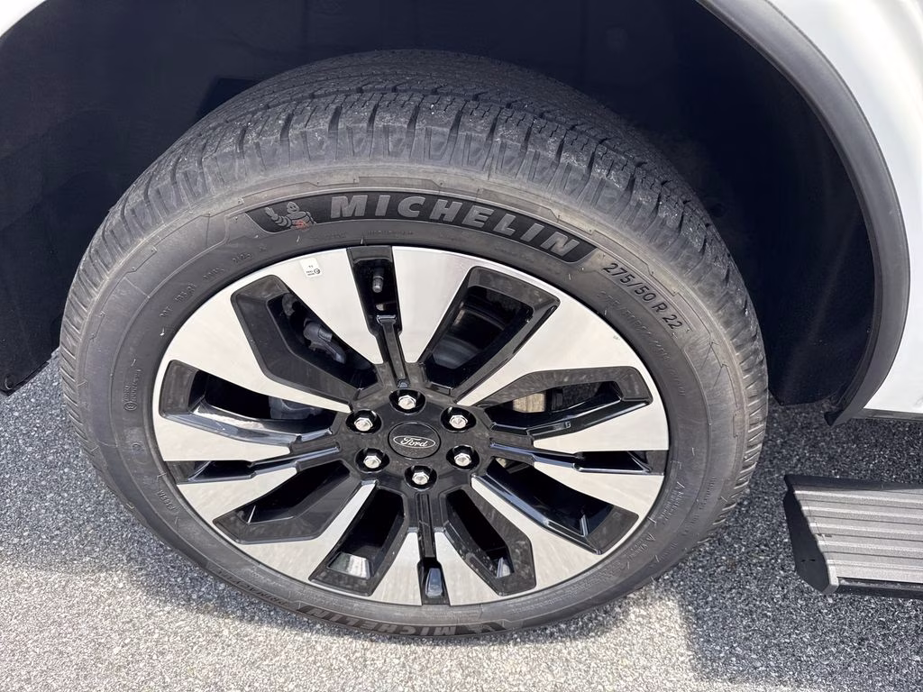 2025 Star White Metallic Tri-Coat Ford Expedition Platinum 4X4 SUV