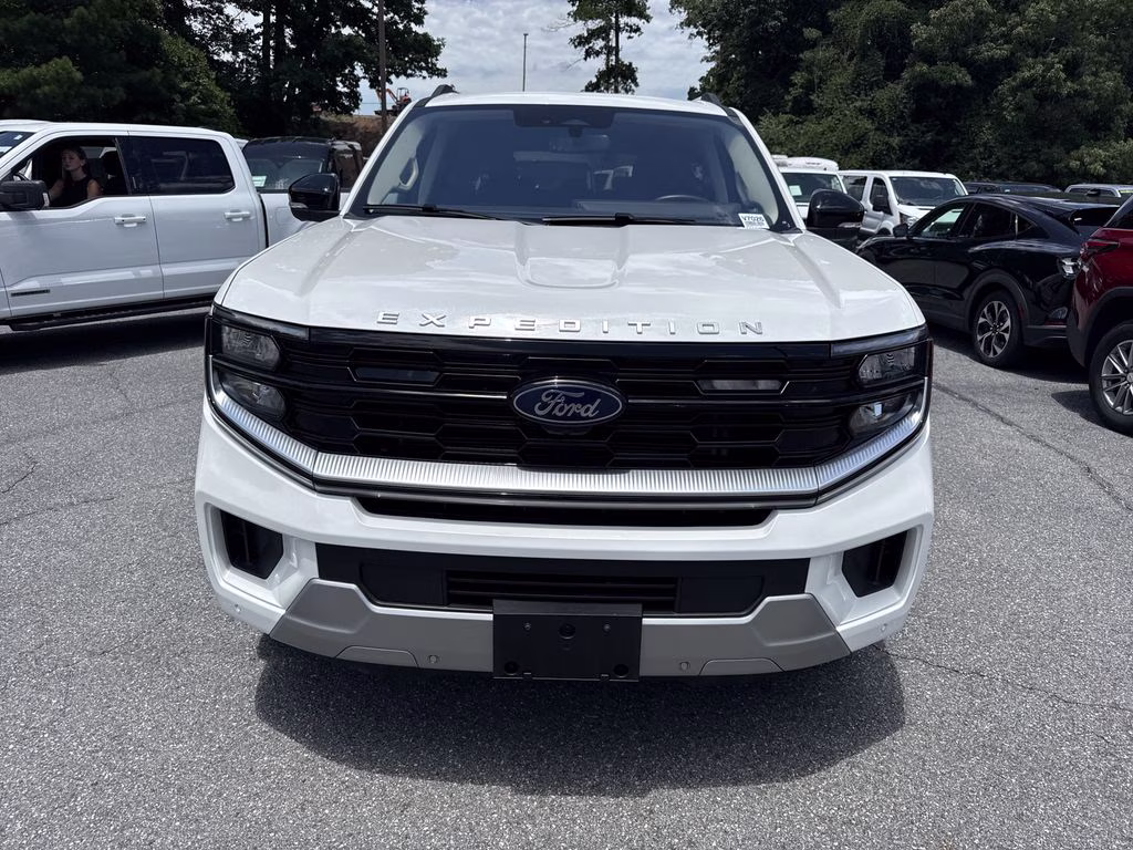 2025 Star White Metallic Tri-Coat Ford Expedition Platinum 4X4 SUV