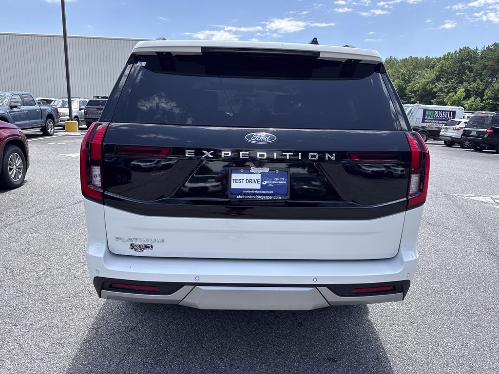 2025 Star White Metallic Tri-Coat Ford Expedition Platinum 4X4 SUV