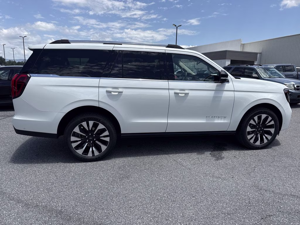 2025 Star White Metallic Tri-Coat Ford Expedition Platinum 4X4 SUV