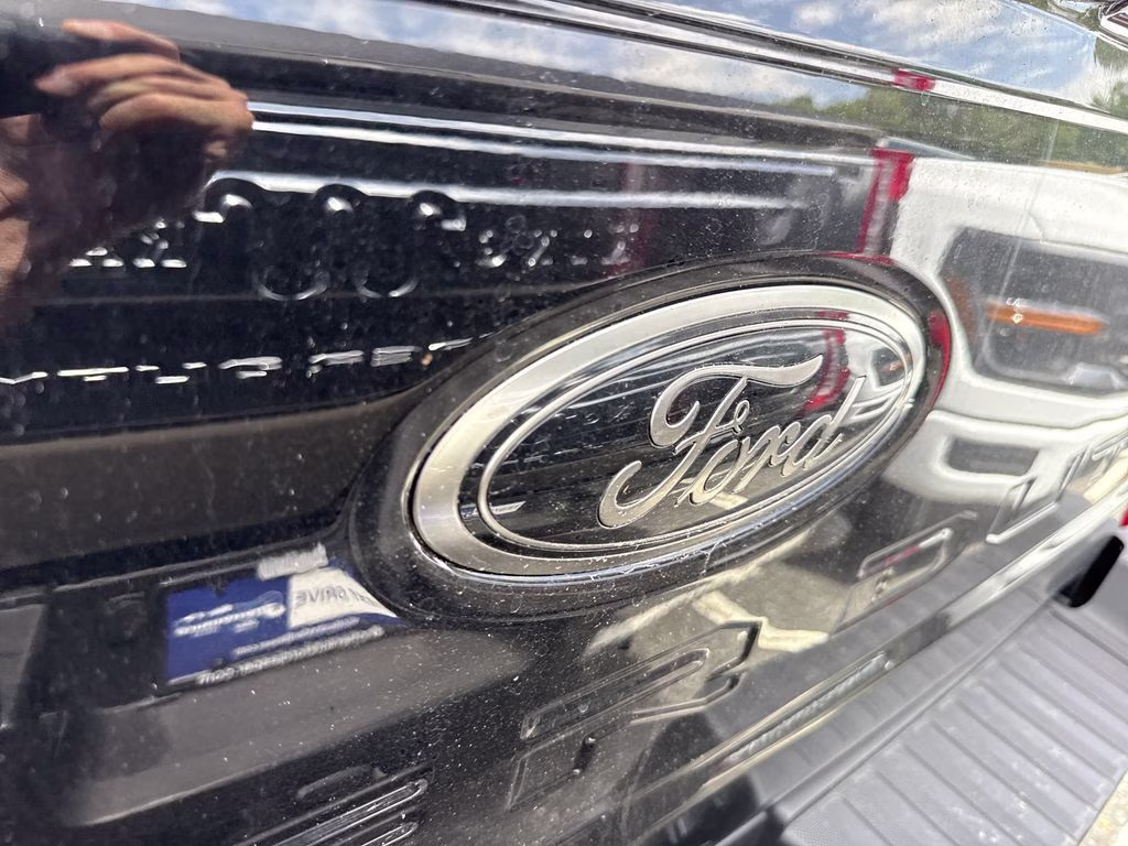 2025 Agate Black Metallic Ford Super Duty F-350 SRW Lariat 4X4 Truck