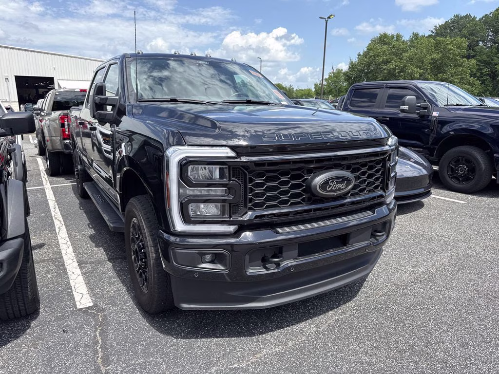 2025 Agate Black Metallic Ford Super Duty F-350 SRW Lariat 4X4 Truck