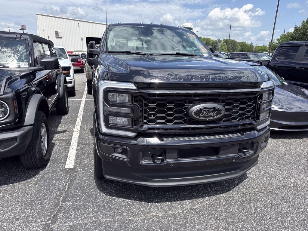 2025 Agate Black Metallic Ford Super Duty F-350 SRW Lariat 4X4 Truck