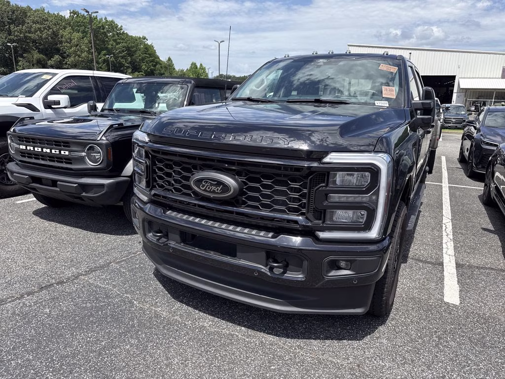 2025 Agate Black Metallic Ford Super Duty F-350 SRW Lariat 4X4 Truck
